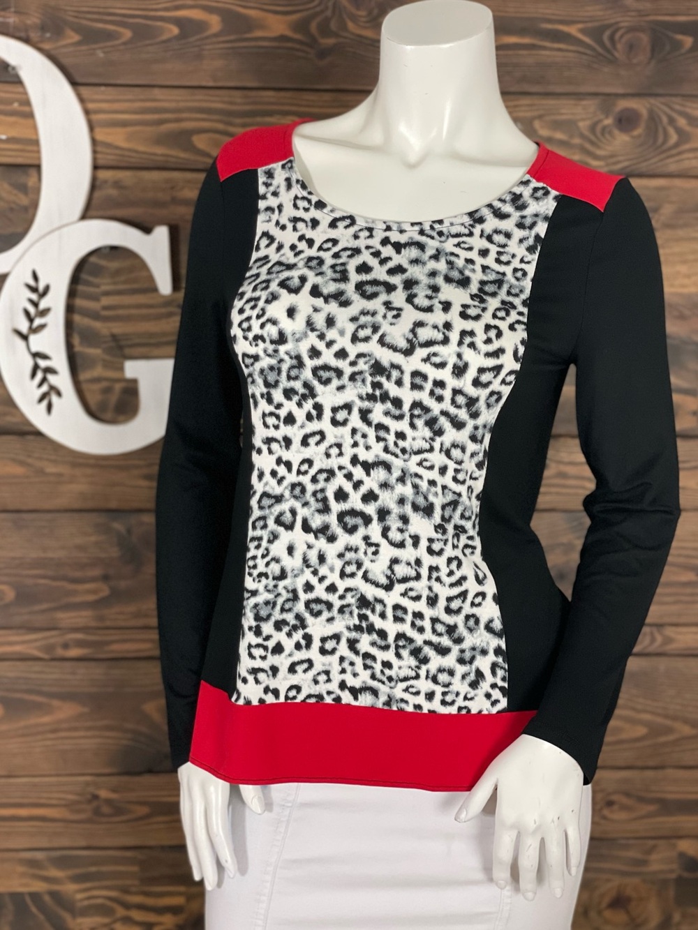 Weekends by Chico's Black‎ & Red Leopard Animal Print Long Sleeve Top Colorblock